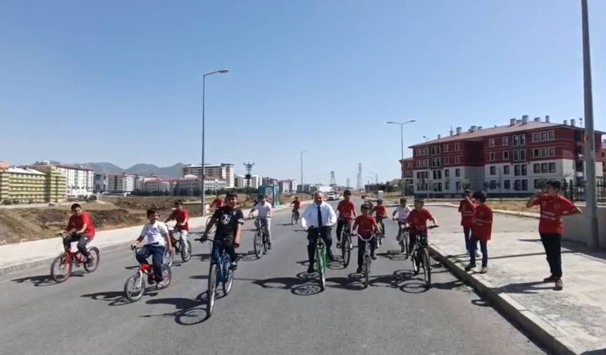 Müftü Koçak Kur’an kursu öğrencileriyle pedal çevirdi
