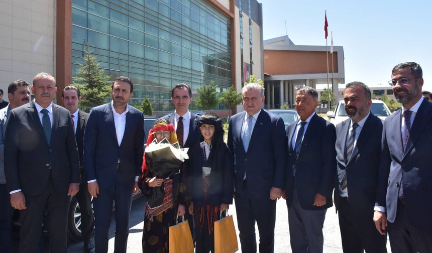 Gençlik ve Spor Bakanı Osman Aşkın Bak Bitlis’te