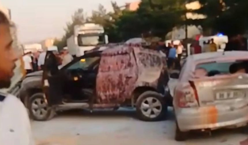 Bitlis’te freni patlayan tır yaklaşık 10 araca çarparak durabildi