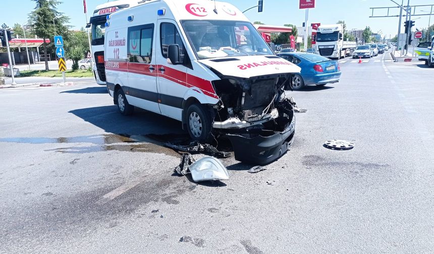 Kaza İhbarına Giden Ambulans Kaza Yaptı