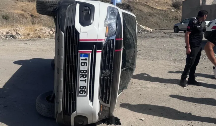 İki Otomobil Çarpıştı: 4 Kişi Yaralandı
