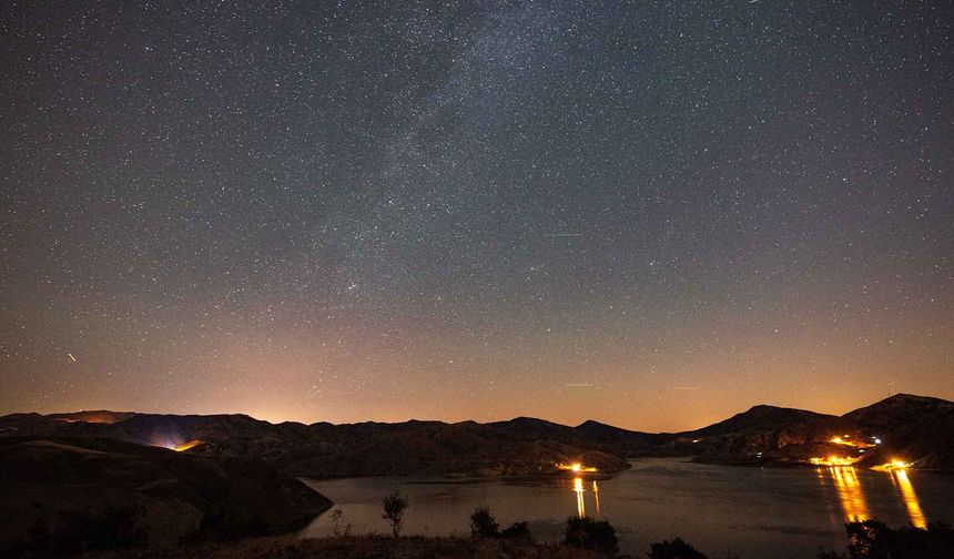 Sağlık Çalışanından Tarihi Harput’ta 4 Bin Yıllık Manzarada Meteor Şöleni