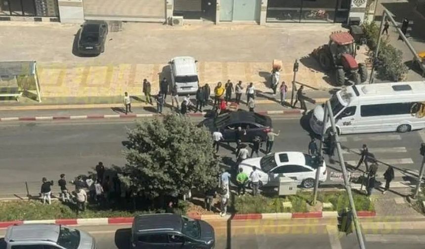 Sürekli kaza meydana gelen yolda bir kaza daha: Anne ve çocuğu yaralandı