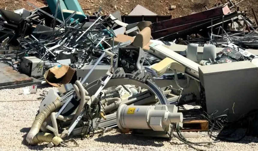 Milyonluk Tıbbi Cihazlar Otoparkta Çürümeye Bırakıldı