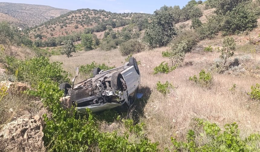Hurdaya dönen otomobilden hafif sıyrıklarla kurtuldu
