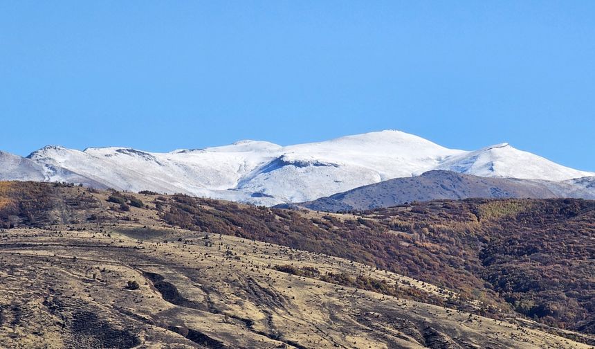 Tatvan’ın yüksek kesimleri karla kaplandı