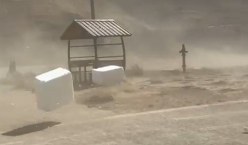 Bitlis’te kuvvetli rüzgar ve fırtına hayatı olumsuz etkiledi