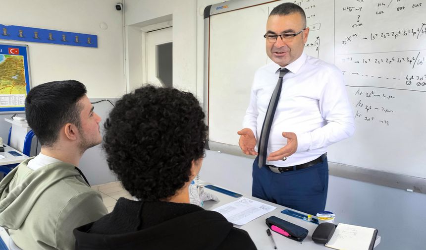 Uzmanlar uyarıyor: Zorunlu eğitim evliliği geciktiriyor