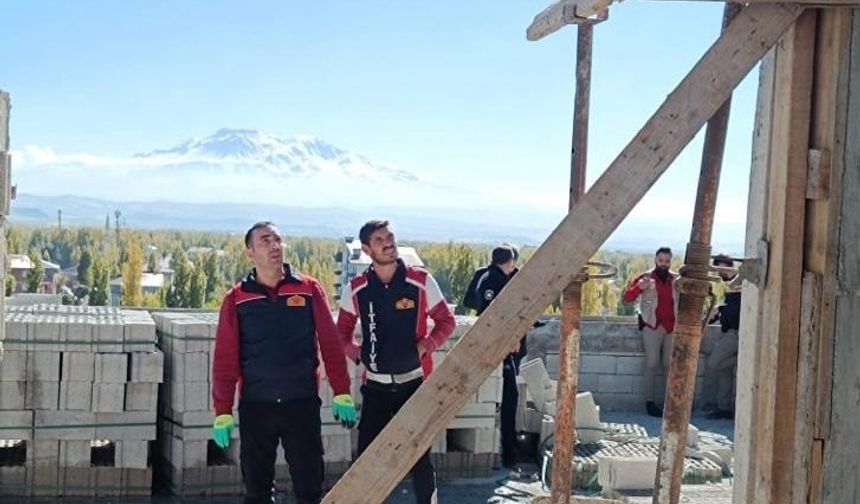 İnşaatta Kaza: Beton Parçası Altında Kalan 2 İşçi Ağır Yaralandı