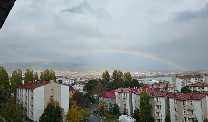 Yağmurdan Sonra Tatvan Semalarında Gökkuşağı