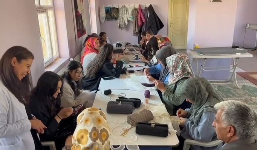 Adilcevaz’da Atıl Durumundaki Okula Köy Yaşam Merkezi Açıldı