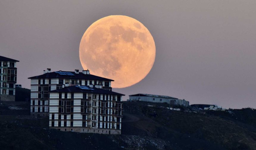 Bitlis'te “Kunduz Süper Ay” Görsel Şölen Oluşturdu