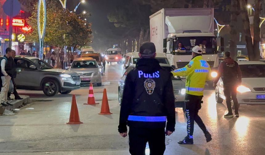 Tatvan'da 8 Farklı Noktada Şok Uygulama: 953 Kişi ve 292 Araç Denetlendi