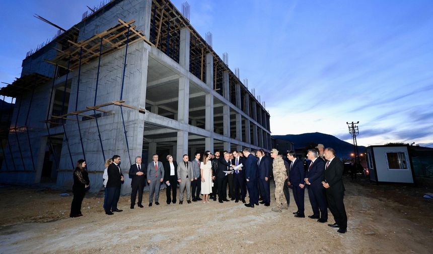 Bitlis Valisi Karakaya, Mutki Devlet Hastanesi İnşaatını İnceledi