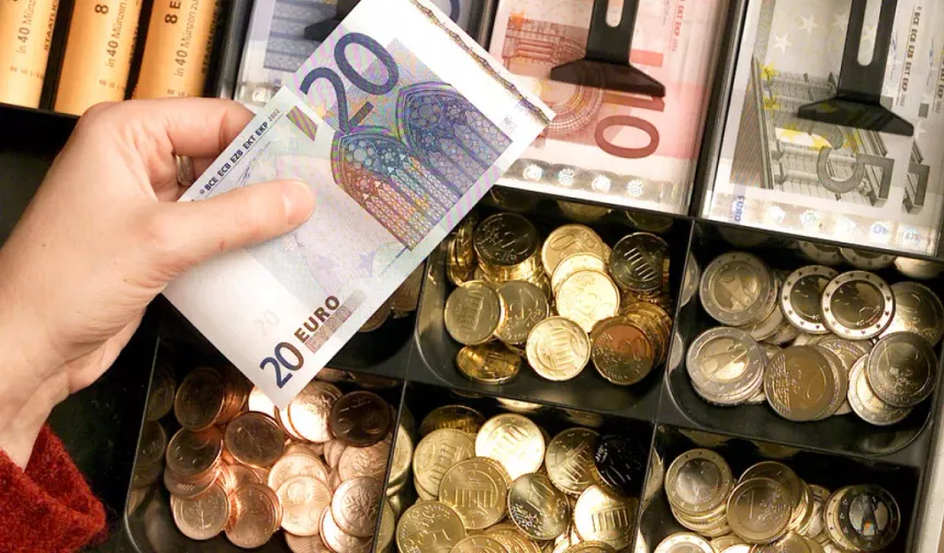 Faiz İndiriminin Ardından Euro İlk Kez 50 TL'yi Aştı