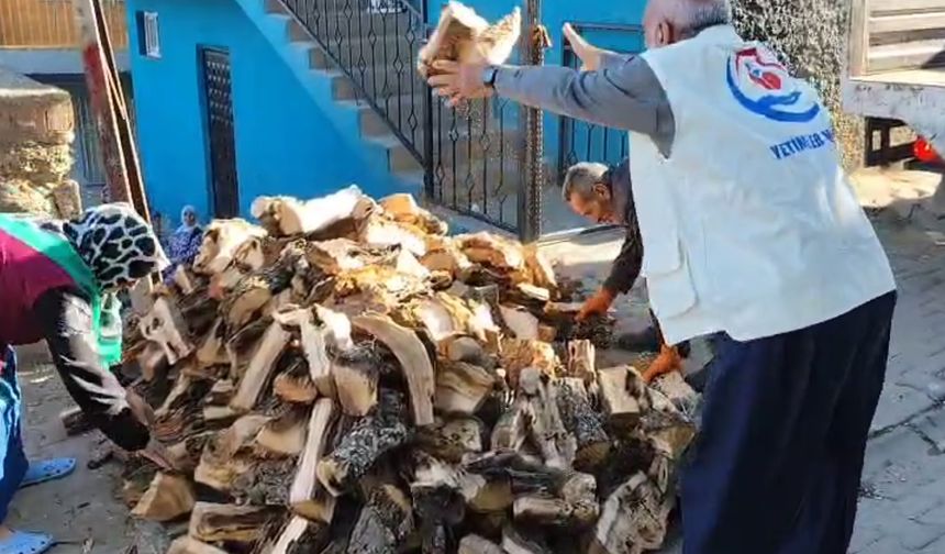 Yetimler Vakfı’ndan Diyarbakır'da ihtiyaç sahibi ailelere odun yardımı