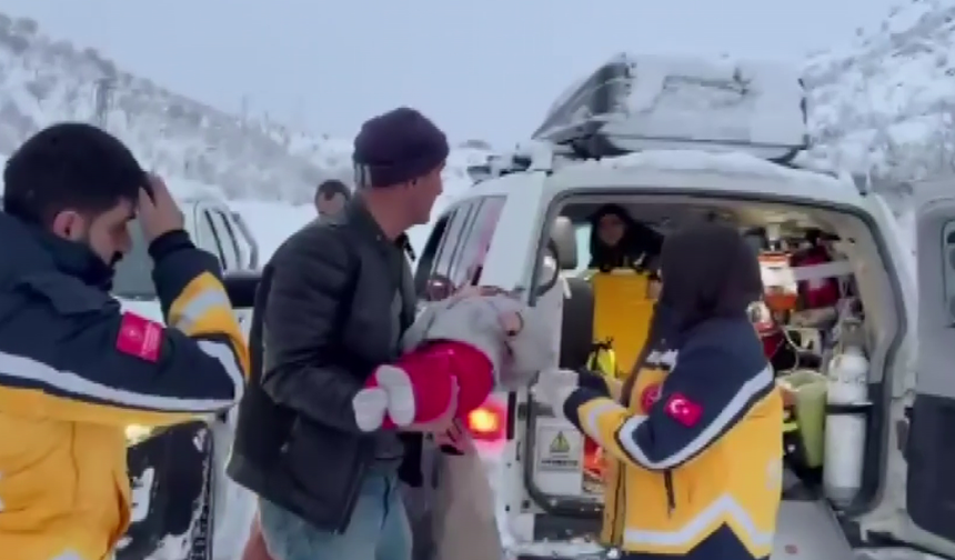 Kar Altında Zamanla Yarış: 3 Yaşındaki Çocuk Hastaneye Ulaştırıldı
