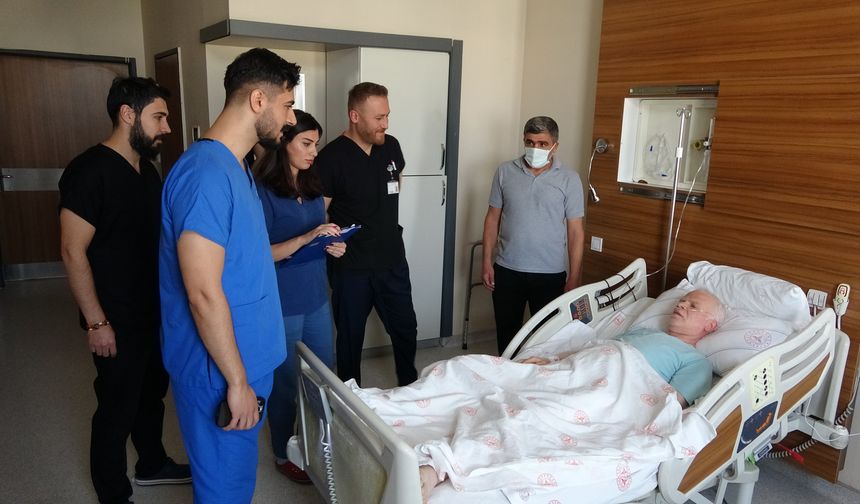 Van’da ölümcül damar yırtığı 15 kişilik ekip tarafından başarılı operasyonla tedavi edildi
