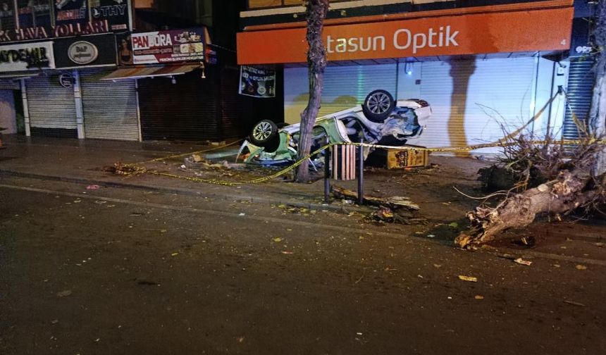 Diyarbakır'da kontrolden çıkan otomobil takla attı: 1 ölü, 1 yaralı