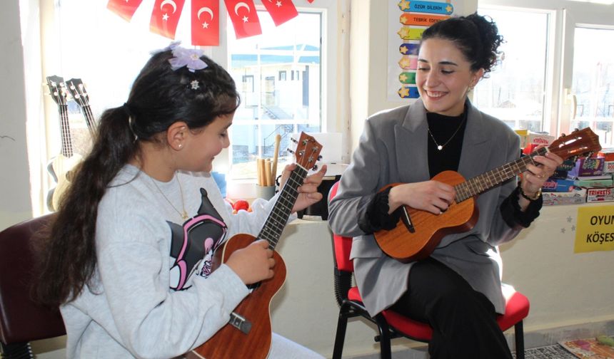 Tek öğretmen, dört öğrenci: Bingöl köy okulunda yürek ısıtan eğitim