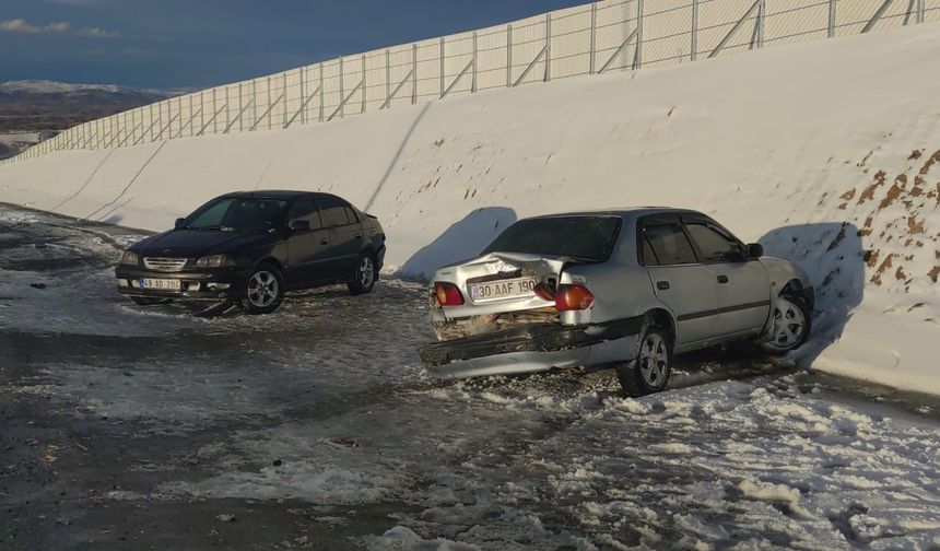 Van'da zincirleme kaza: 5 kişi yaralandı