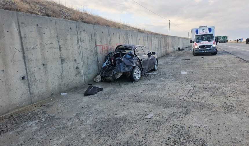 Van’da Zincirleme Kaza: 6 Araç Çarpıştı, 3 Yaralı