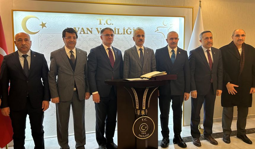 Ulaştırma ve Altyapı Bakanı Uraloğlu Van’da