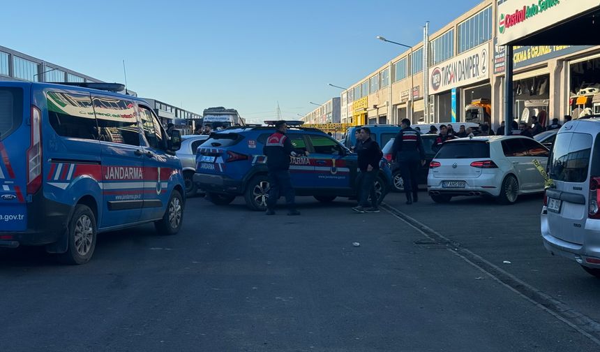 Sanayi Sitesinde Alacak-Verecek Kavgası: 4 Kişi Yaralandı