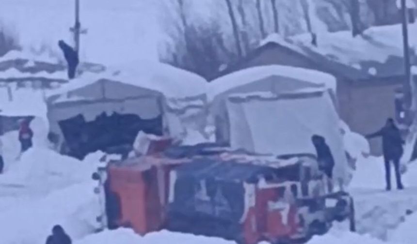 Yüksekova’da Karla Mücadele Aracı Devrildi