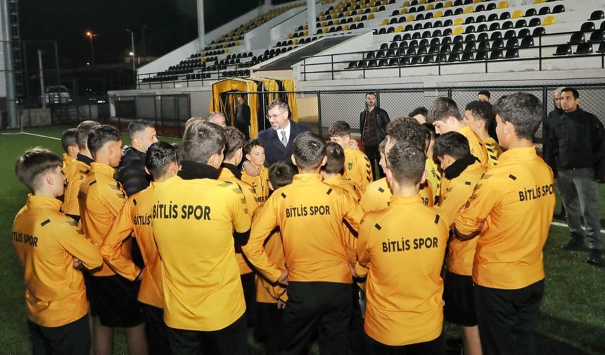 Başkan Tanğlay, Bitlis Spor altyapısında yetişen gençleri ziyaret etti