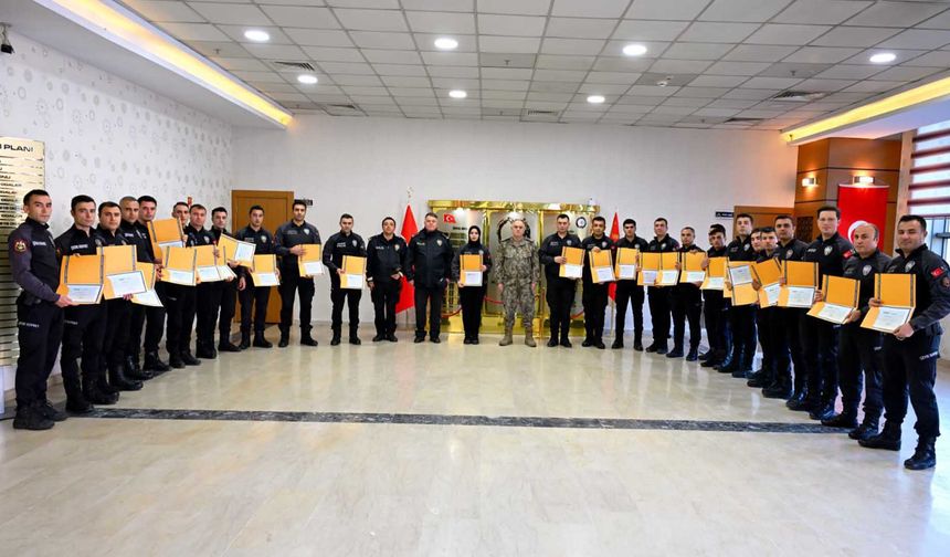 Bitlis’te Çevik Kuvvet Personellerine Sertifika Takdim Edildi