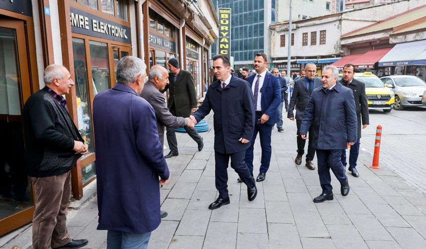 Vali Karakaya Bitlis Çarşısında Esnaf ve Vatandaşlarla Bir Araya Geldi