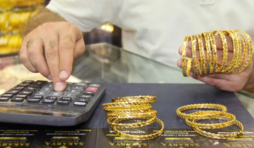 Altın, hafta sonunda da zirvedeki yerini koruyor