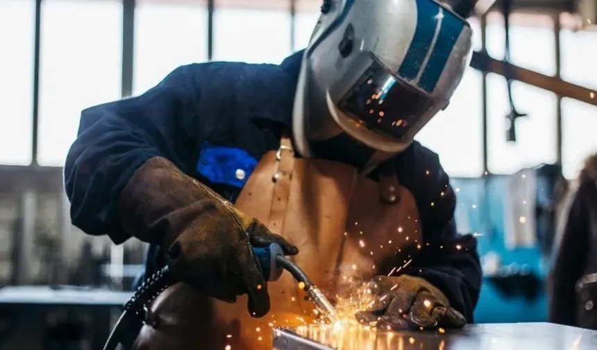 Sanayi Üretimi Ekimde Yıllık Arttı, Aylık Düştü