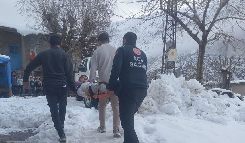 Siirt'te Karla Mücadele Ekipleri Acil Vakalar İçin Zamanla Yarıştı