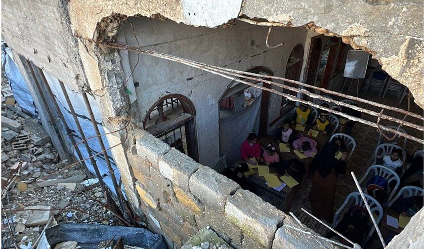 Gazze’de Molozlar Arasında Eğitim Mücadelesi