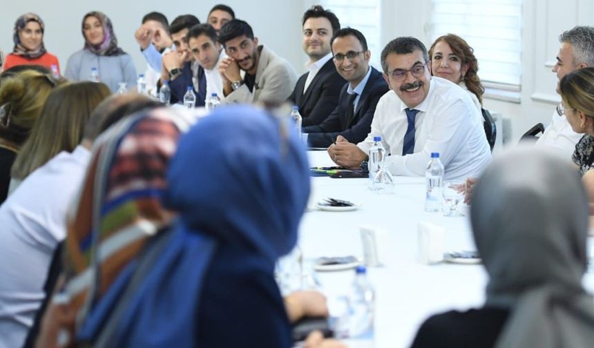 Yarıyıl Tatili Öğretmenlerin Mazerete Bağlı Yer Değiştirme Duyuruları Yayımlandı