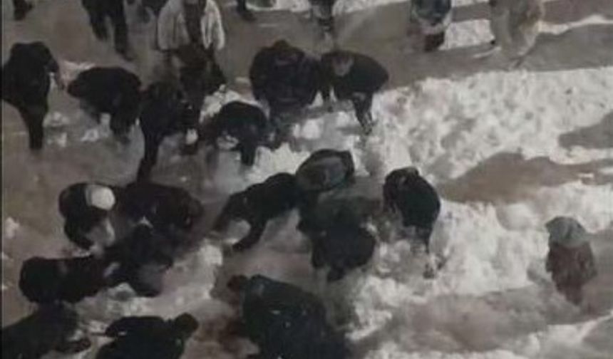 Hakkâri’de çatıdan düşen kar kütlesi öğrenciyi yaraladı