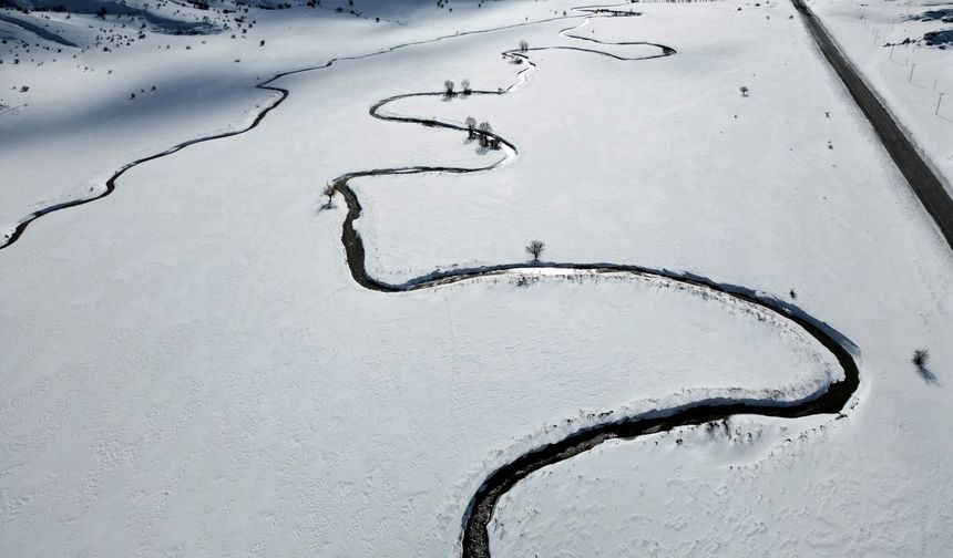 Karla Kaplı Güzeldere Mendereslerinde Kartpostallık Görüntüler