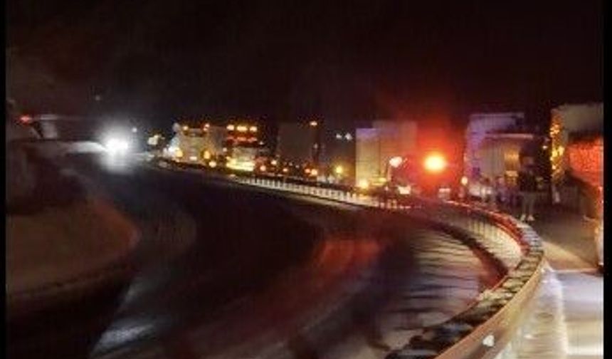 Bitlis’te Kapatılan Yolda Uzun Araç Kuyrukları Oluştu