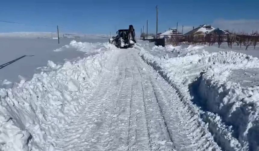 Aydınlar Belediyesi kış şartlarında köylülerin yardımına koştu