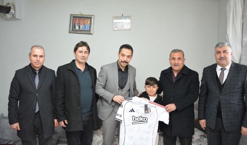 Kaymakam Uzun’dan Türkiye Şampiyonu Öğrenciye Anlamlı Ziyaret