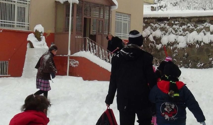 Kar ve buzlanma nedeniyle 19 ilde eğitime bir gün daha ara