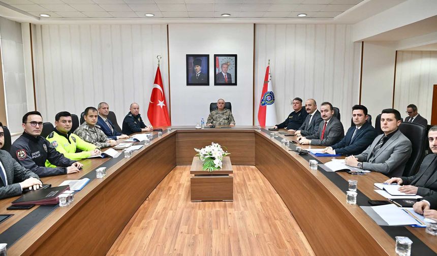 Bitlis Emniyetinde Haftalık Değerlendirme Toplantısı Yapıldı