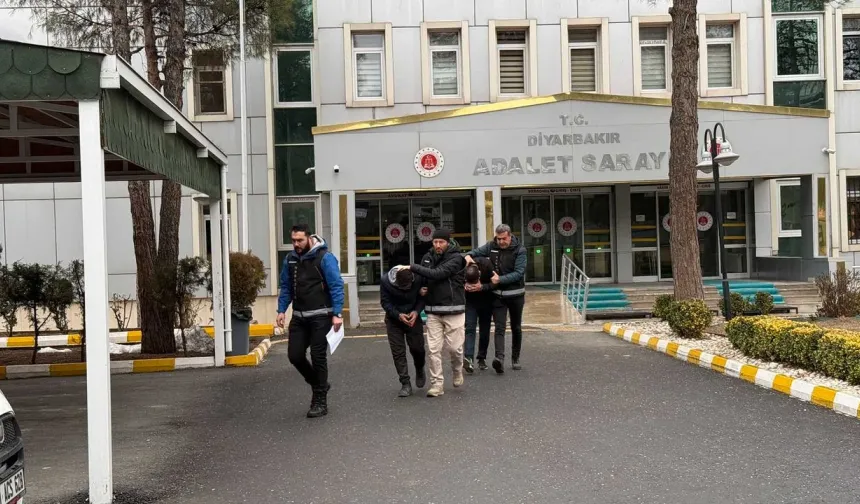 Midelerinde 807 Gram Uyuşturucu Taşıyan 2 Kişi Tutuklandı