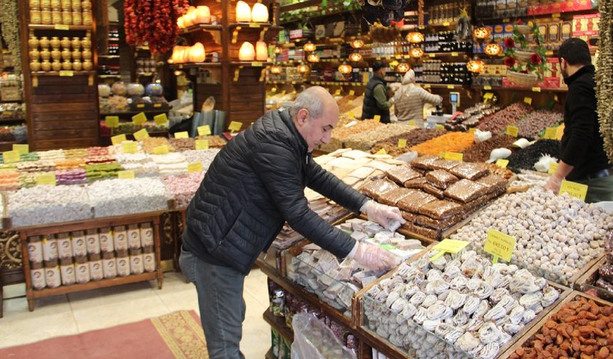 Kuruyemişte Fiyatlar El Yakıyor: Kiloyla Alışveriş Yerini Gramla Alıma Bıraktı