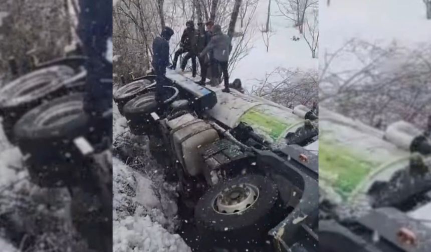 Bitlis’te Kontrolden Çıkan Vidanjör Şarampole Devrildi