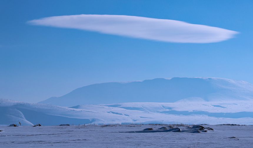 Nemrut Kalderası Üzerinde Görülen Mercek Bulutu Görsel Şölen Sundu