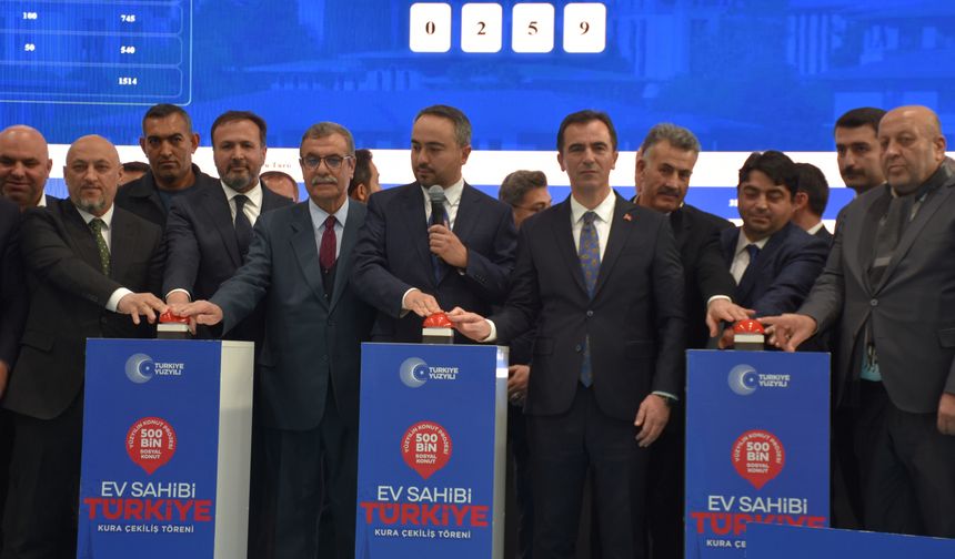 Bitlis’te merakla beklenen 2 bin 363 konut için kuralar çekildi