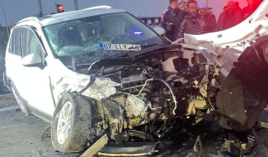 Diyarbakır’da Kamyon ile Otomobil Çarpıştı: 2 Yaralı